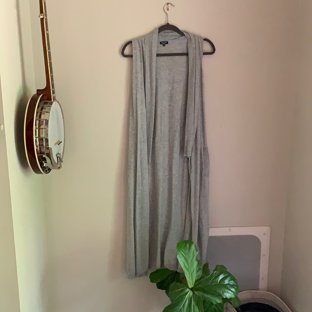 Splendid long sleeveless cardigan